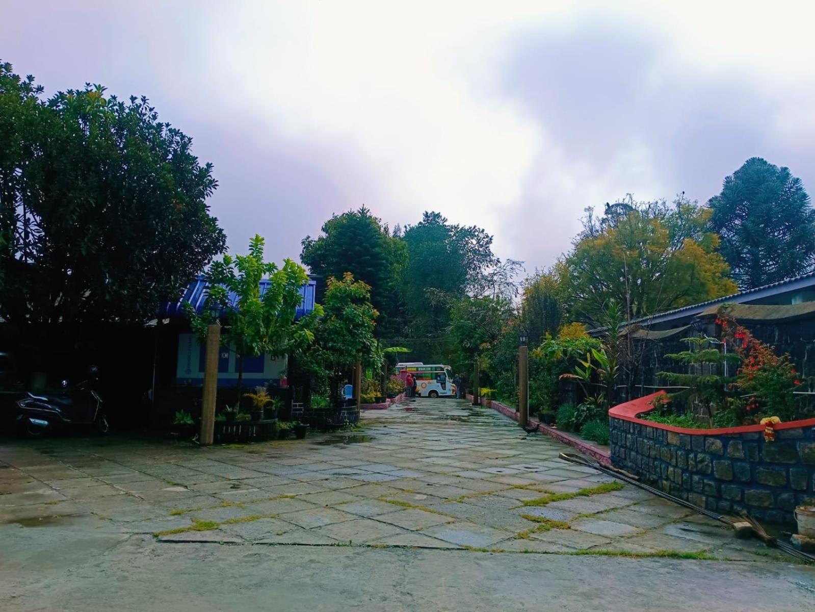 Vetrivel International By Brown Tree Resorts Кодайканал Экстерьер фото